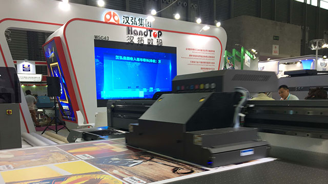 草莓社区色版数码展会