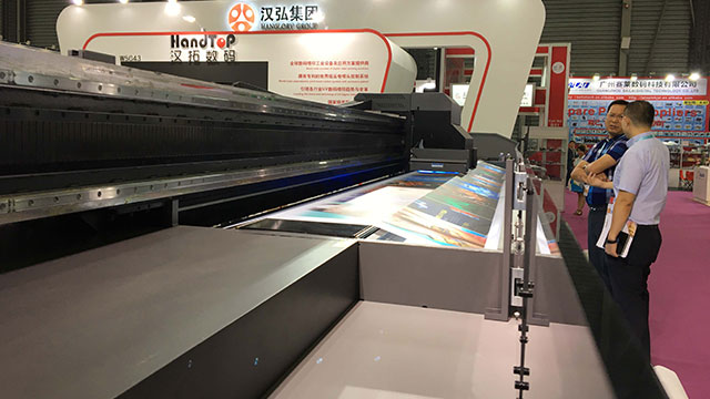 草莓社区色版数码展会